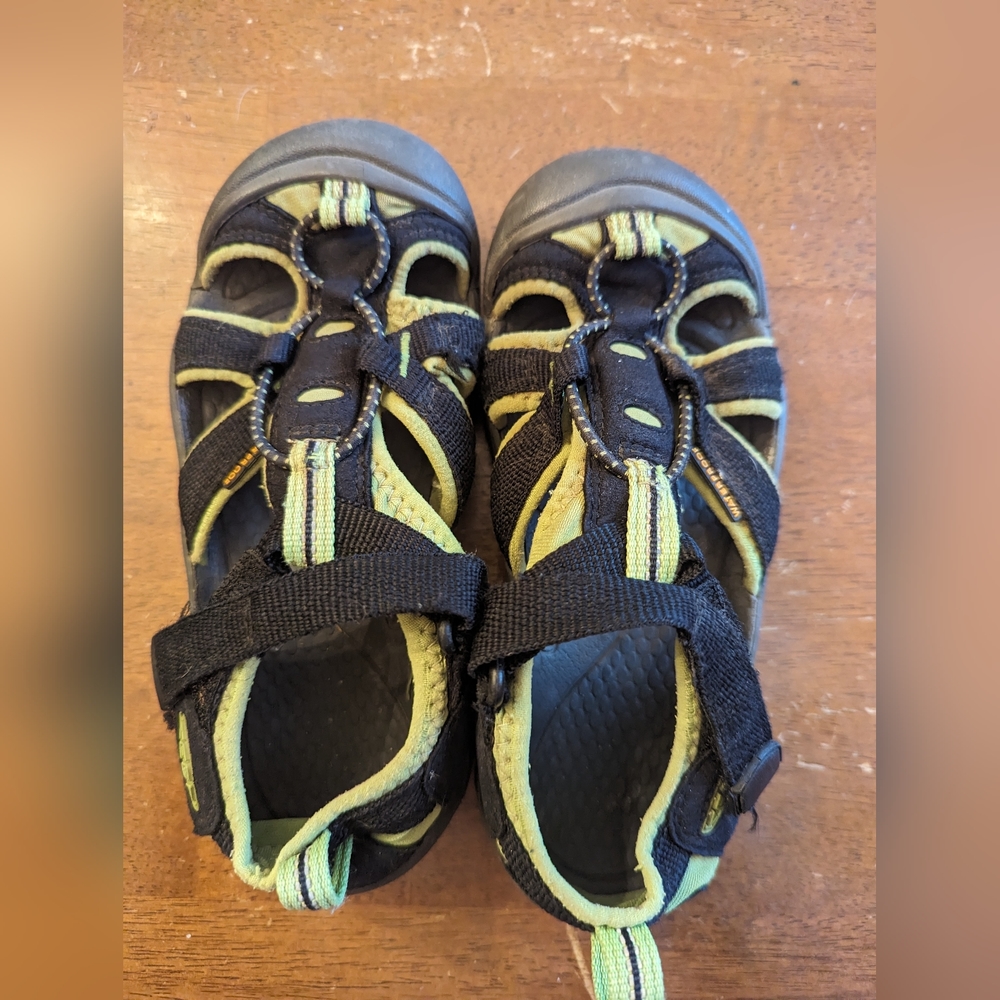 Keen kids Velcro closed toe sandals